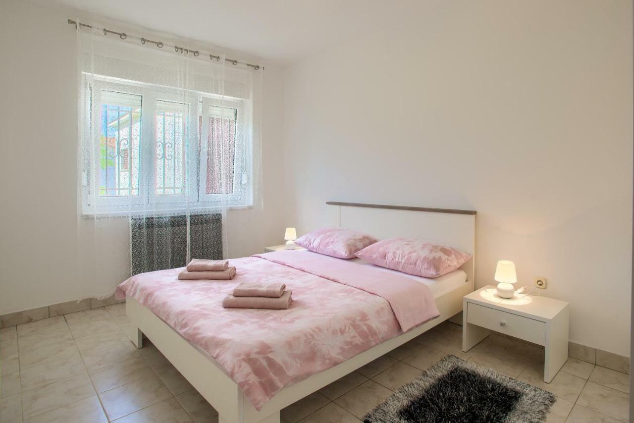 Apartman Paola Pula Buitenkant foto