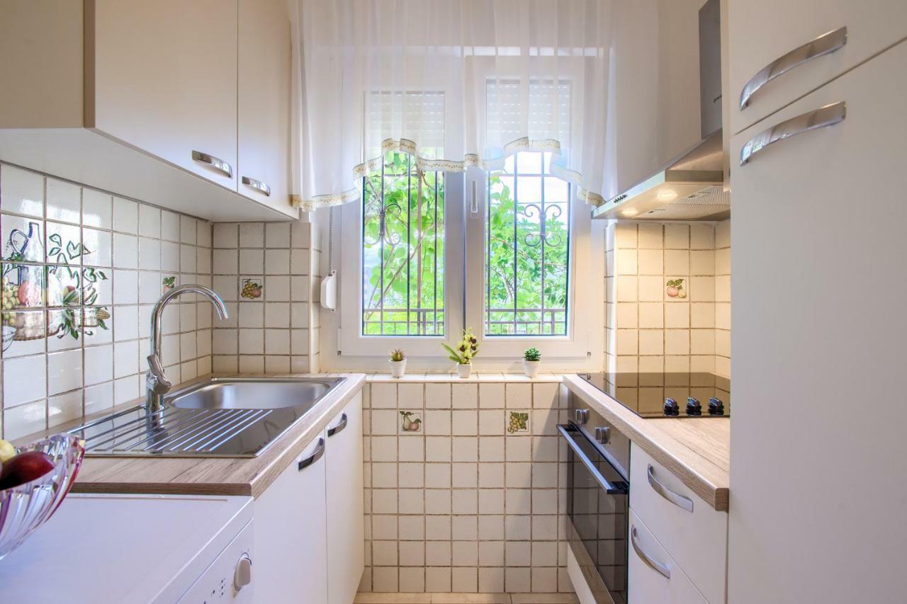 Apartman Paola Pula Buitenkant foto