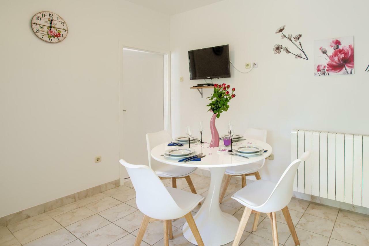 Apartman Paola Pula Buitenkant foto