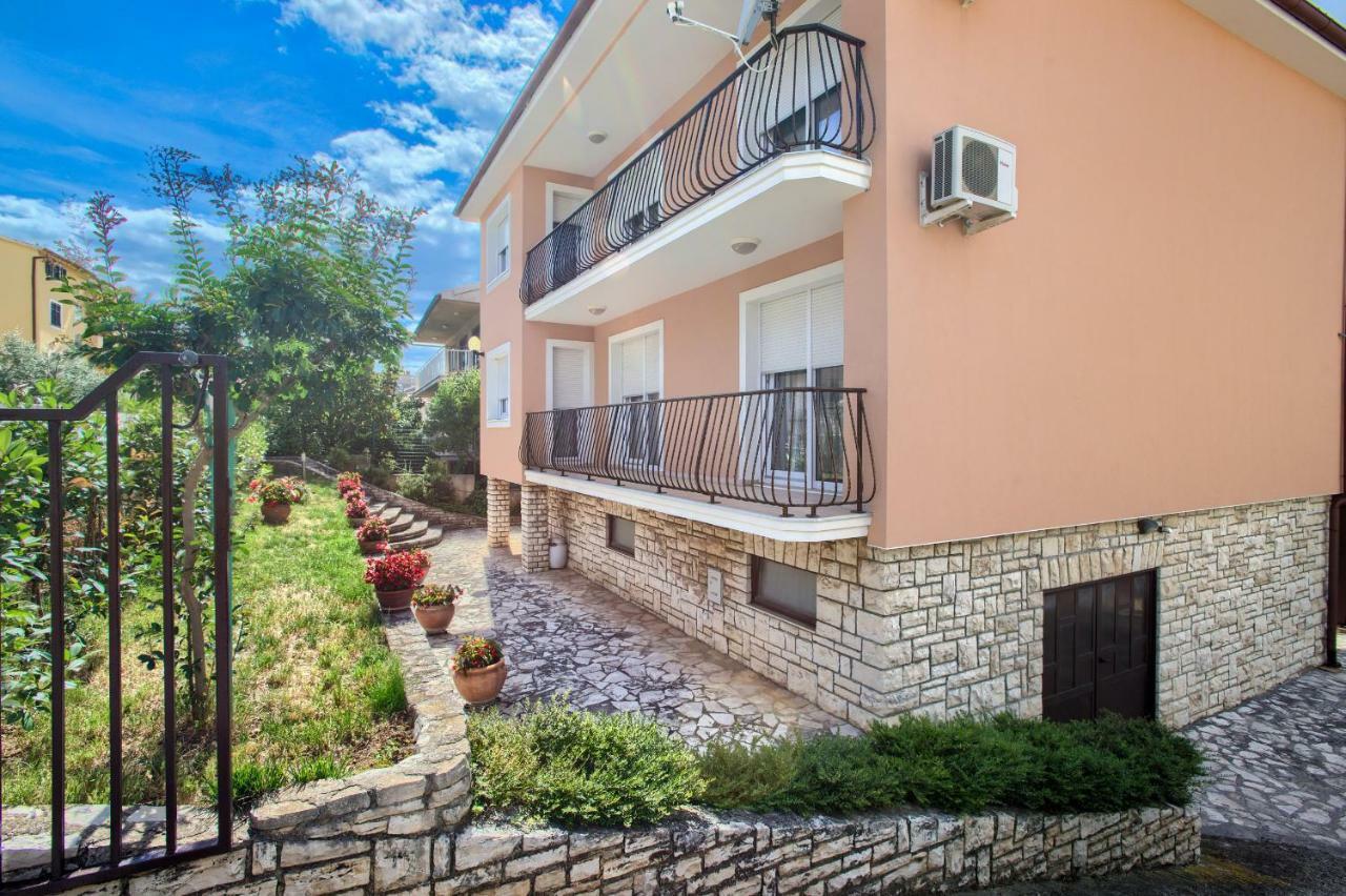 Apartman Paola Pula Buitenkant foto