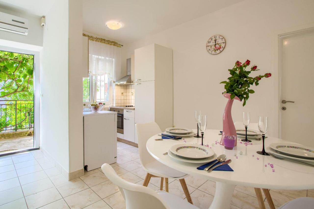 Apartman Paola Pula Buitenkant foto