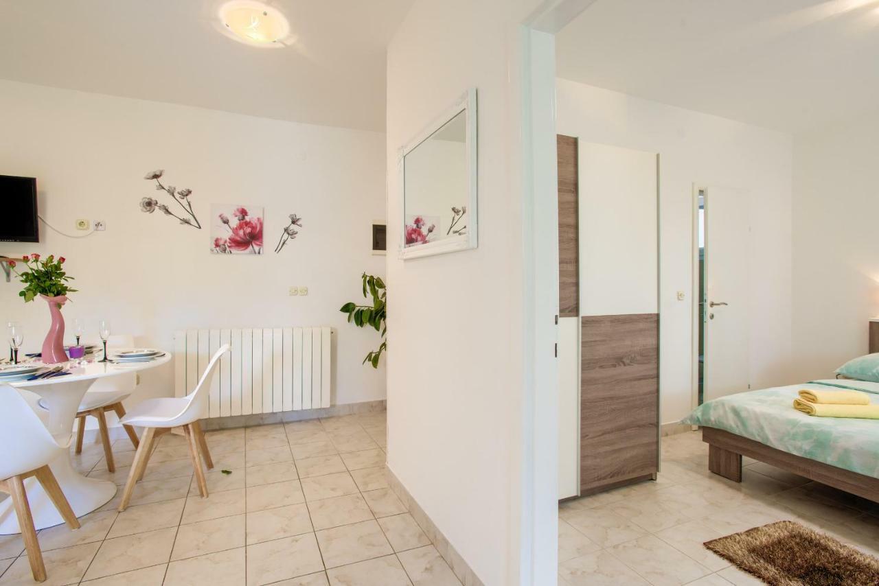 Apartman Paola Pula Buitenkant foto