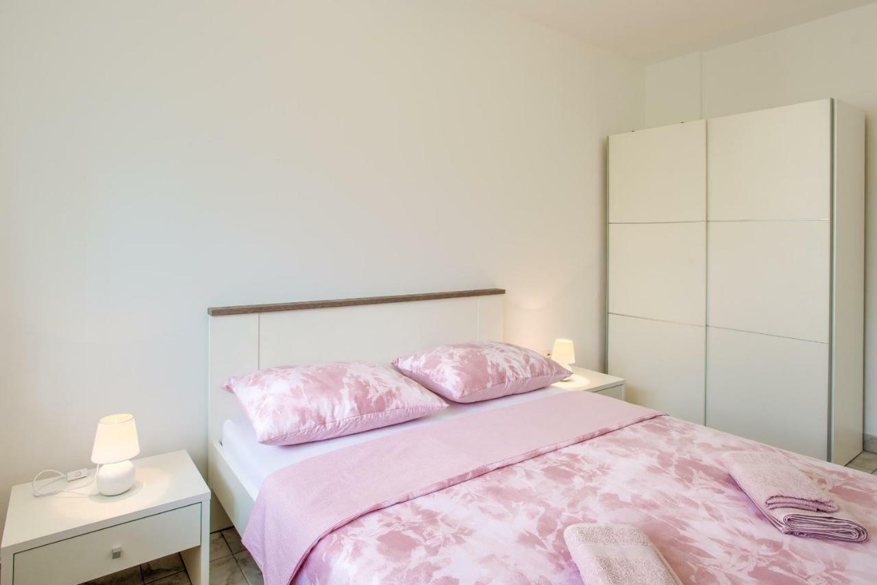 Apartman Paola Pula Buitenkant foto