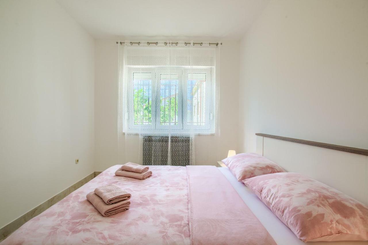 Apartman Paola Pula Buitenkant foto
